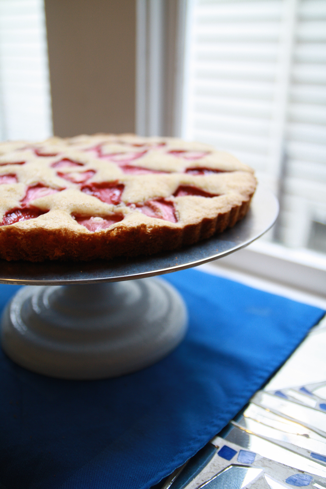strawberry cardamom cake tart