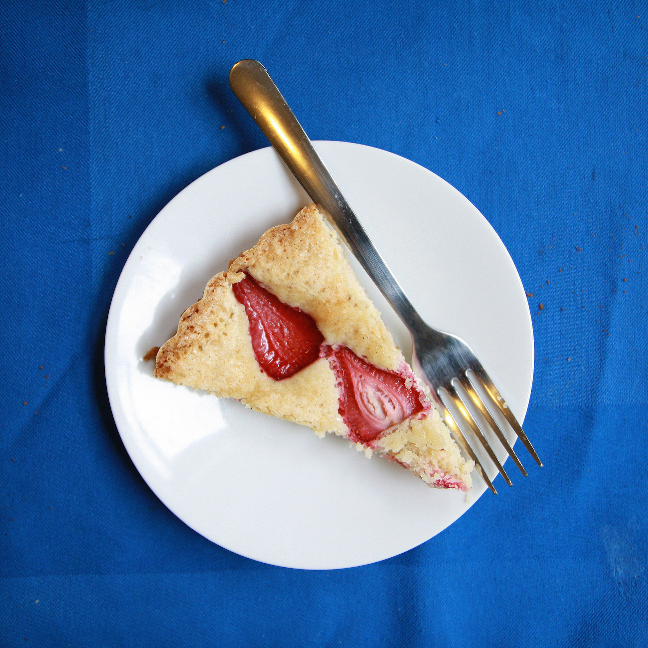 strawberry cardamom cake slice
